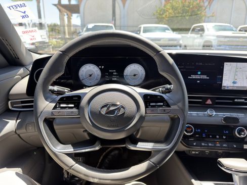 Used 2023 Hyundai Elantra SEL w/ Convenience Package FWD image 24