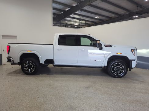 Used 2024 GMC Sierra 2500 AT4 w/ Technology Package image 2