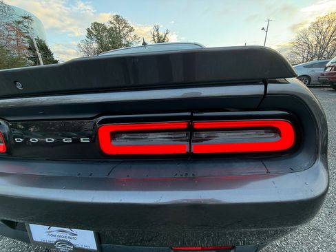 Used 2015 Dodge Challenger SXT Plus w/ Driver Convenience Group image 17