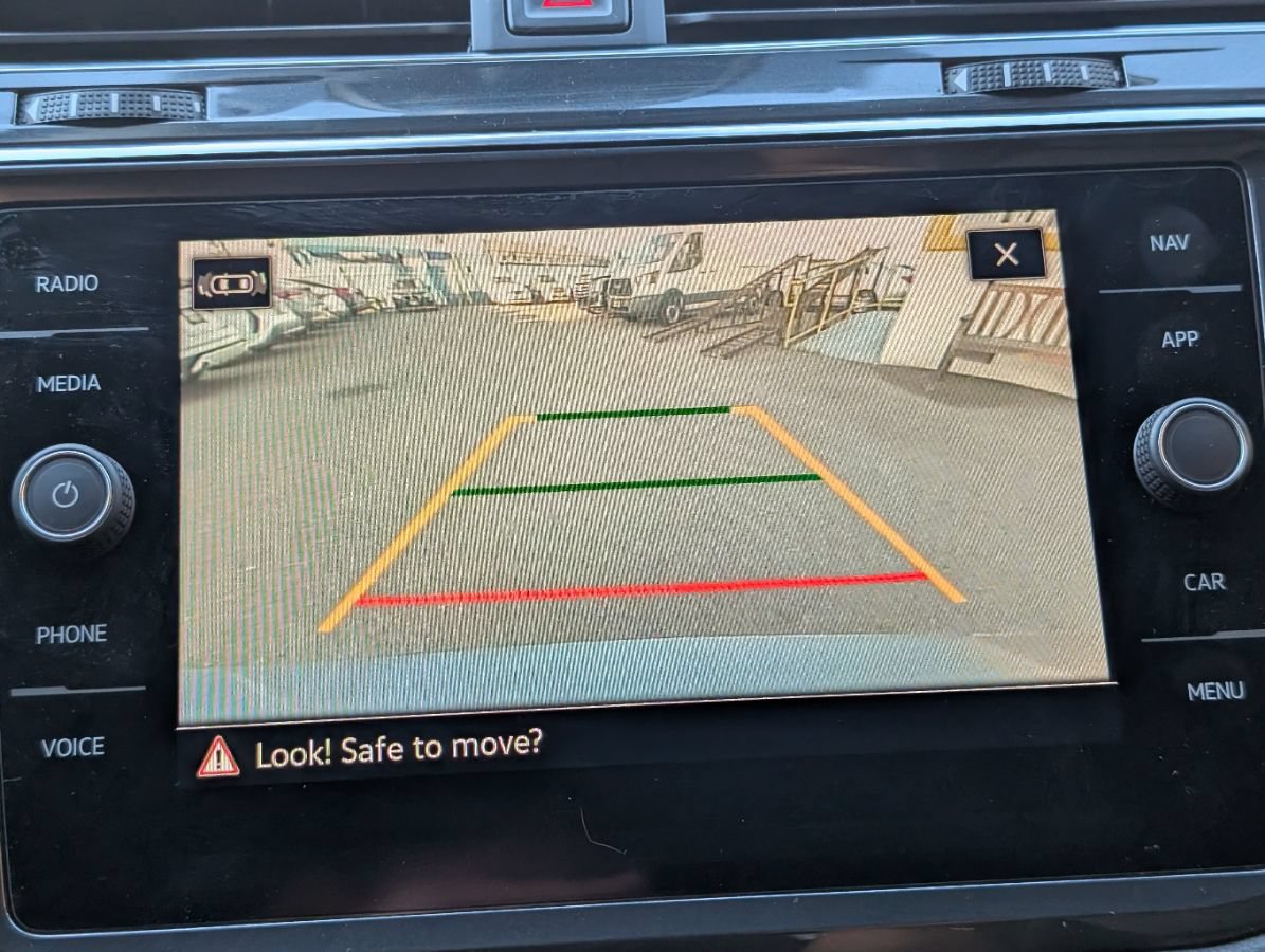 Used 2021 Volkswagen Tiguan SEL FWD image 24