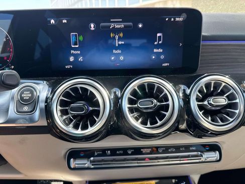 New 2026 Mercedes-Benz GLB 250 image 11