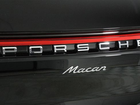 Certified 2025 Porsche Macan image 22