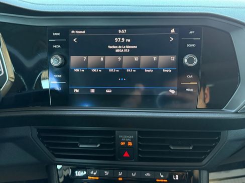 Used 2019 Volkswagen Jetta SEL w/ Cold Weather Package FWD image 24