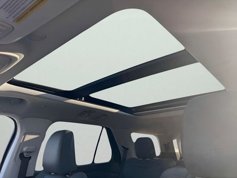 Used 2025 Ford Explorer Active w/ Active Comfort Package image 33