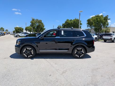 Used 2024 Kia Telluride EX w/ EX Captain's Chair Package FWD image 7