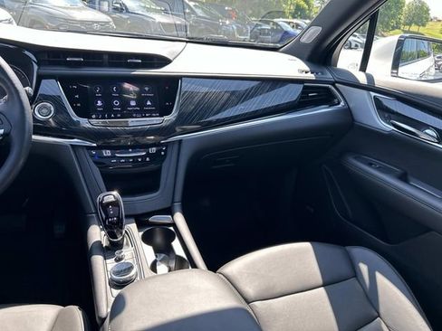 Used 2023 Cadillac XT6 Premium Luxury w/ Technology Package AWD/4WD image 18