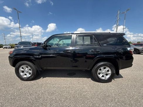 Used 2018 Toyota 4Runner SR5 AWD/4WD image 7