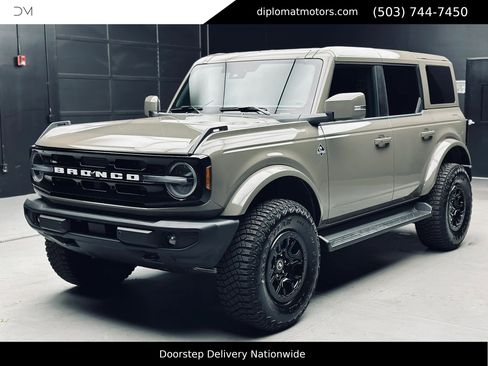 Used 2025 Ford Bronco Outer Banks AWD/4WD image 1
