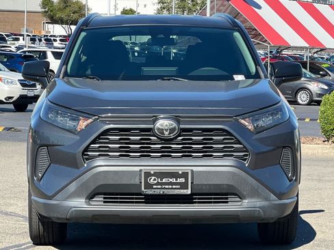Used 2019 Toyota RAV4 LE FWD image 10