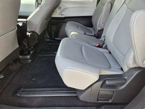 Used 2025 Toyota Sienna XLE image 13