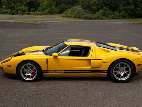 Used 2005 Ford GT RWD image 8