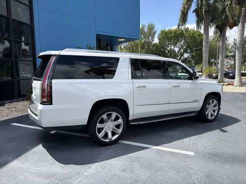 Used 2019 Cadillac Escalade ESV Luxury RWD image 8