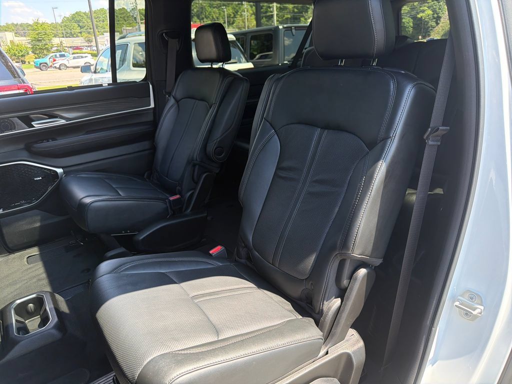 Used 2023 Jeep Wagoneer L Series III w/ Premium Group I RWD image 32