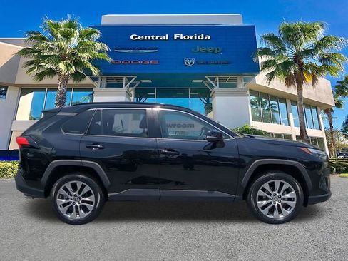 Used 2023 Toyota RAV4 XLE Premium FWD image 4