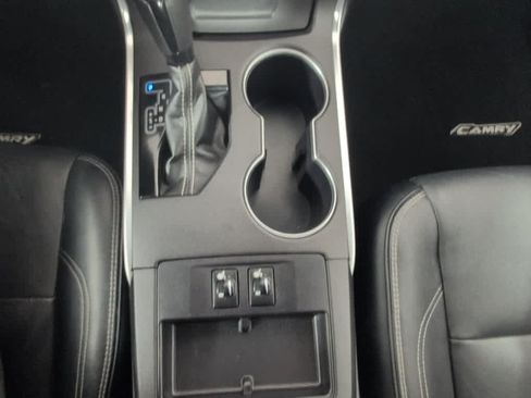 Used 2017 Toyota Camry XLE w/ Moonroof Package FWD image 24
