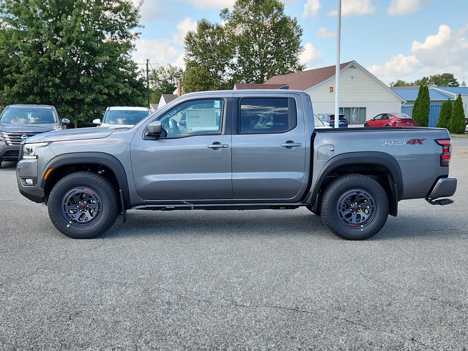 Used 2025 Nissan Frontier PRO-4X AWD/4WD image 5