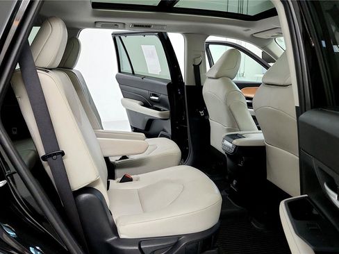Used 2024 Toyota Grand Highlander Limited image 23