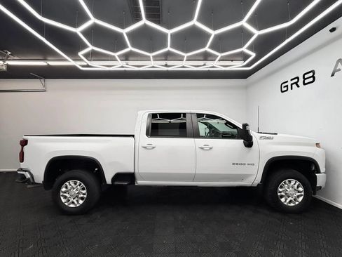 Used 2021 Chevrolet Silverado 2500 LT w/ Z71 Off-Road Package AWD/4WD image 11