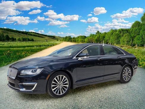Used 2020 Lincoln MKZ FWD image 2