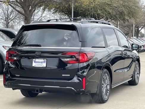 New 2026 Honda Odyssey Touring image 4