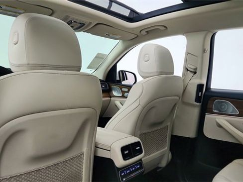 Used 2025 Mercedes-Benz GLS 450 4MATIC image 35