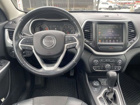 Used 2018 Jeep Cherokee Latitude Plus w/ Comfort/Convenience Group image 12