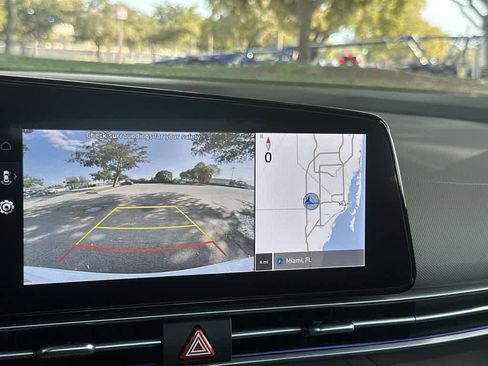 Used 2025 Hyundai Elantra SEL image 19