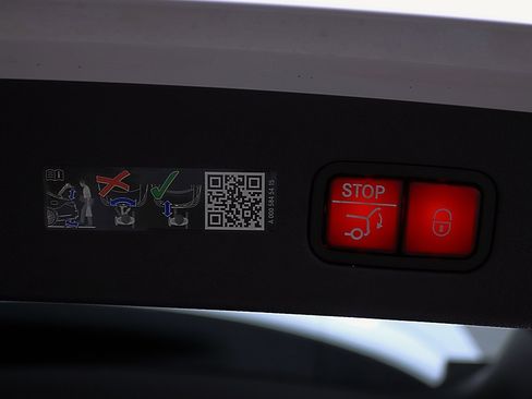 Used 2025 Mercedes-Benz GLC 43 AMG GLC 43 AMGﾮ image 12