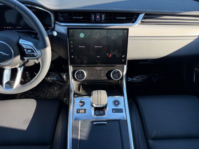 Used 2024 Jaguar XF R-Dynamic SE AWD/4WD image 15