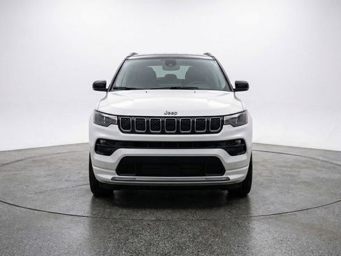 Used 2025 Jeep Compass Limited AWD/4WD image 2