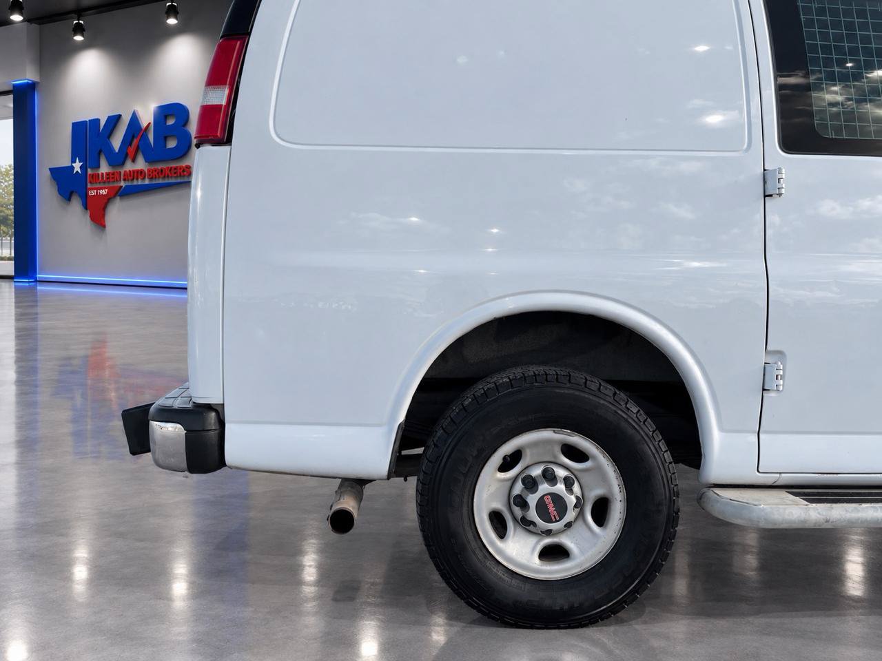Used 2014 GMC Savana 2500 RWD image 19