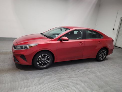 Used 2022 Kia Forte LXS FWD image 2