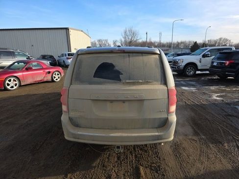 Used 2014 Dodge Grand Caravan SXT image 6