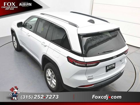 Used 2023 Jeep Grand Cherokee Laredo w/ Luxury Tech Group I AWD/4WD image 29
