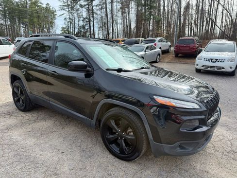 Used 2015 Jeep Cherokee Latitude w/ Cold Weather Group FWD image 3