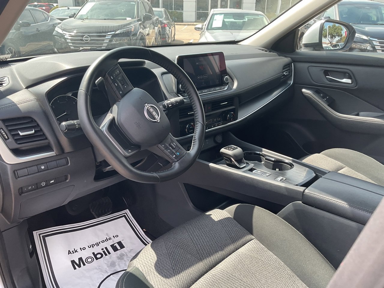 Used 2025 Nissan Rogue SV FWD image 10