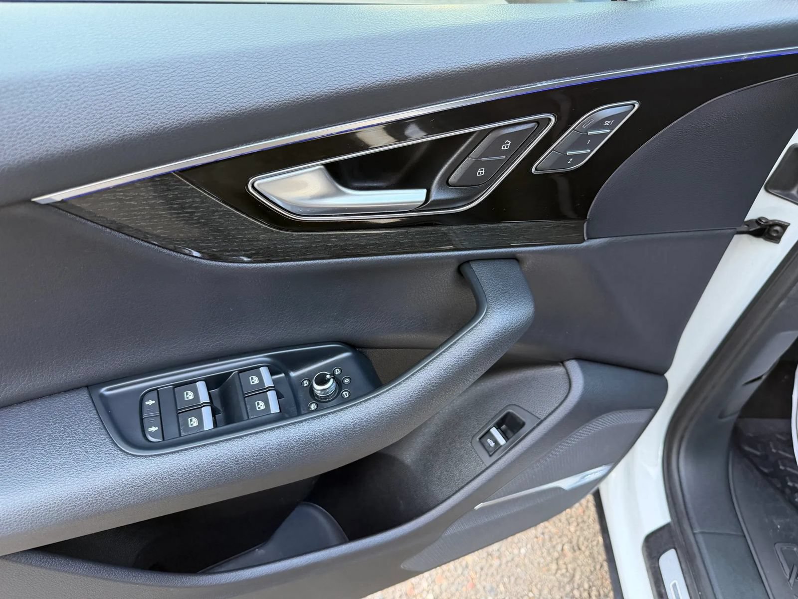 Used 2018 Audi Q7 3.0T Prestige AWD/4WD image 39