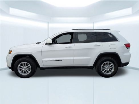 Used 2020 Jeep Grand Cherokee Laredo image 2