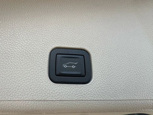 Used 2014 Cadillac SRX Luxury image 29