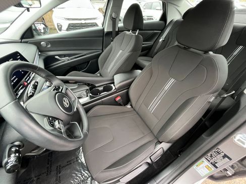 Used 2025 Hyundai Elantra SEL image 34