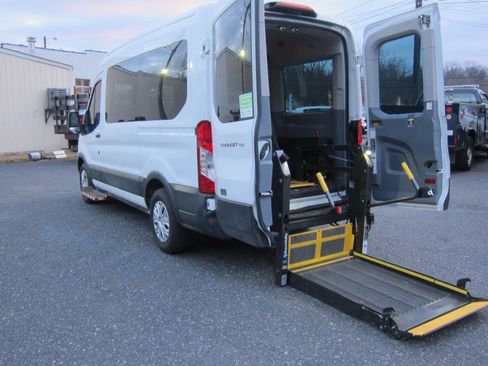 Used 2019 Ford Transit 150 XL image 3