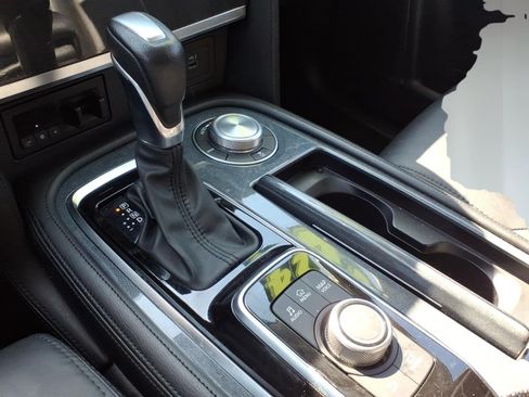 Used 2024 Nissan Armada SV AWD/4WD image 17