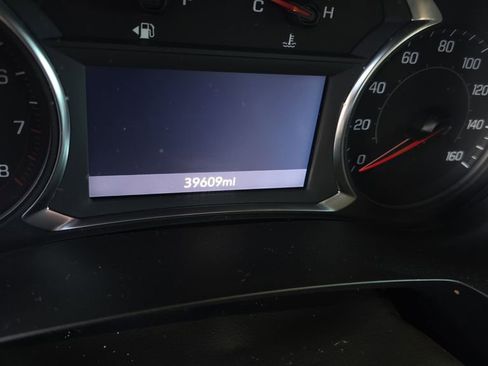 Used 2023 Chevrolet Traverse LT image 12