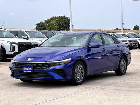 Used 2024 Hyundai Elantra SEL image 3