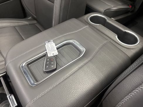 Used 2024 GMC Yukon XL Denali image 43