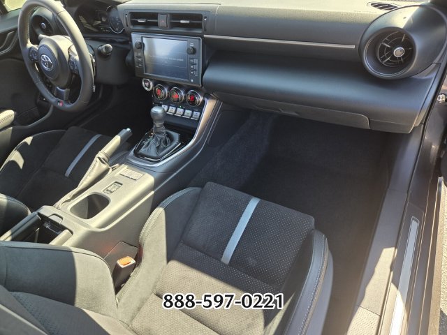 Used 2025 Toyota GR86 Premium RWD image 18