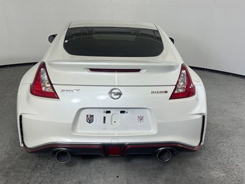 Used 2016 Nissan 370Z NISMO RWD image 4