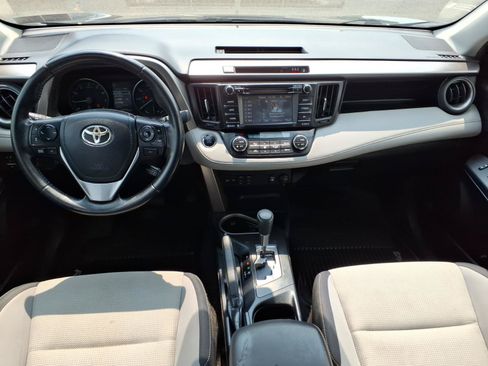 Used 2018 Toyota RAV4 XLE AWD/4WD image 9