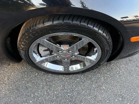Used 2005 Chevrolet Corvette Coupe w/ Preferred Equipment Group RWD image 11