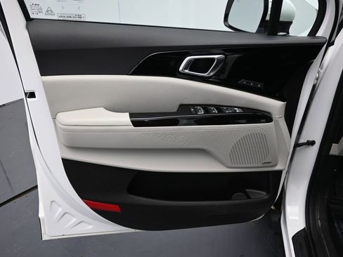 Certified 2024 Kia Carnival SX Prestige image 18